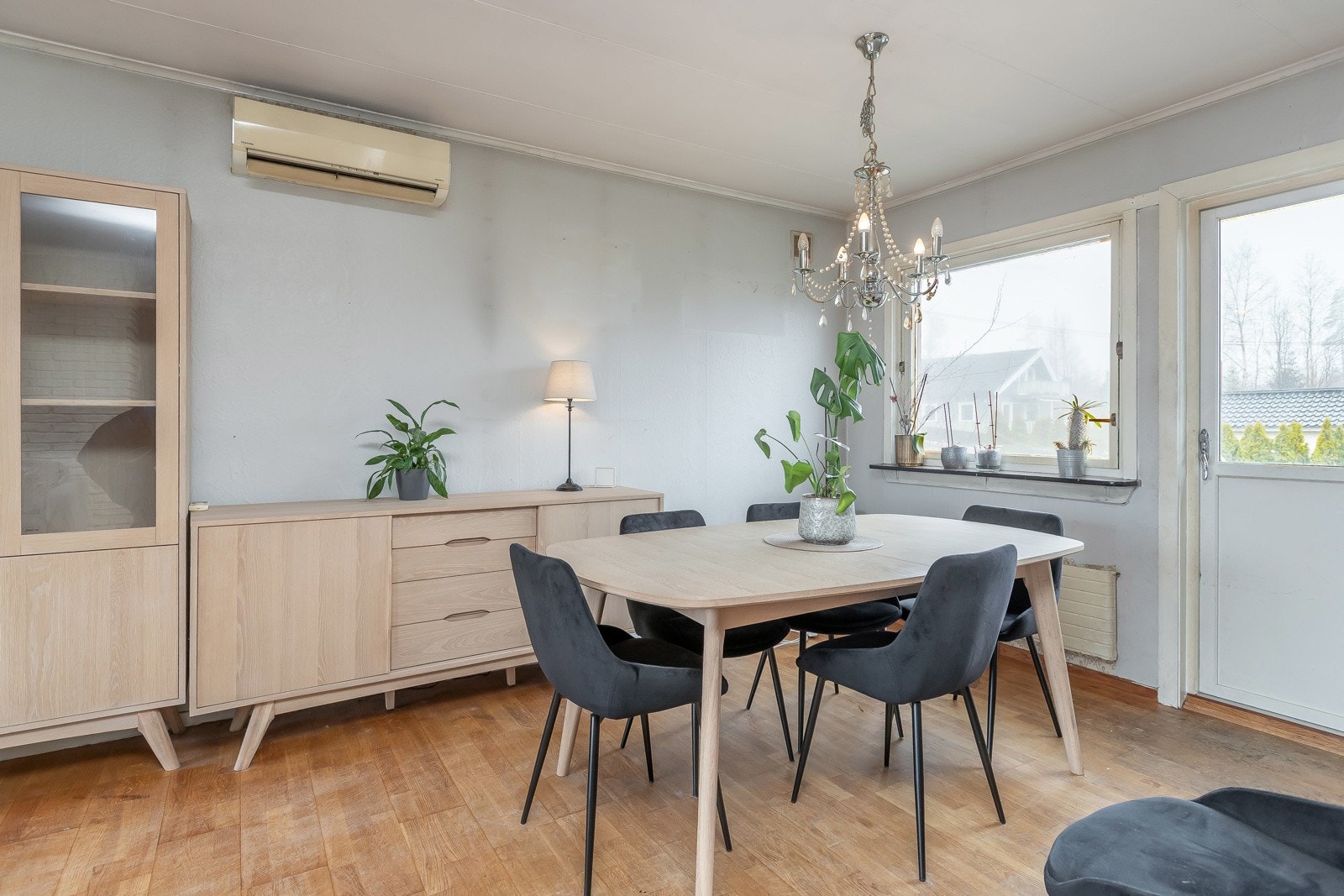 Plass for spiestue - eldre varmepumpe Galleribilde