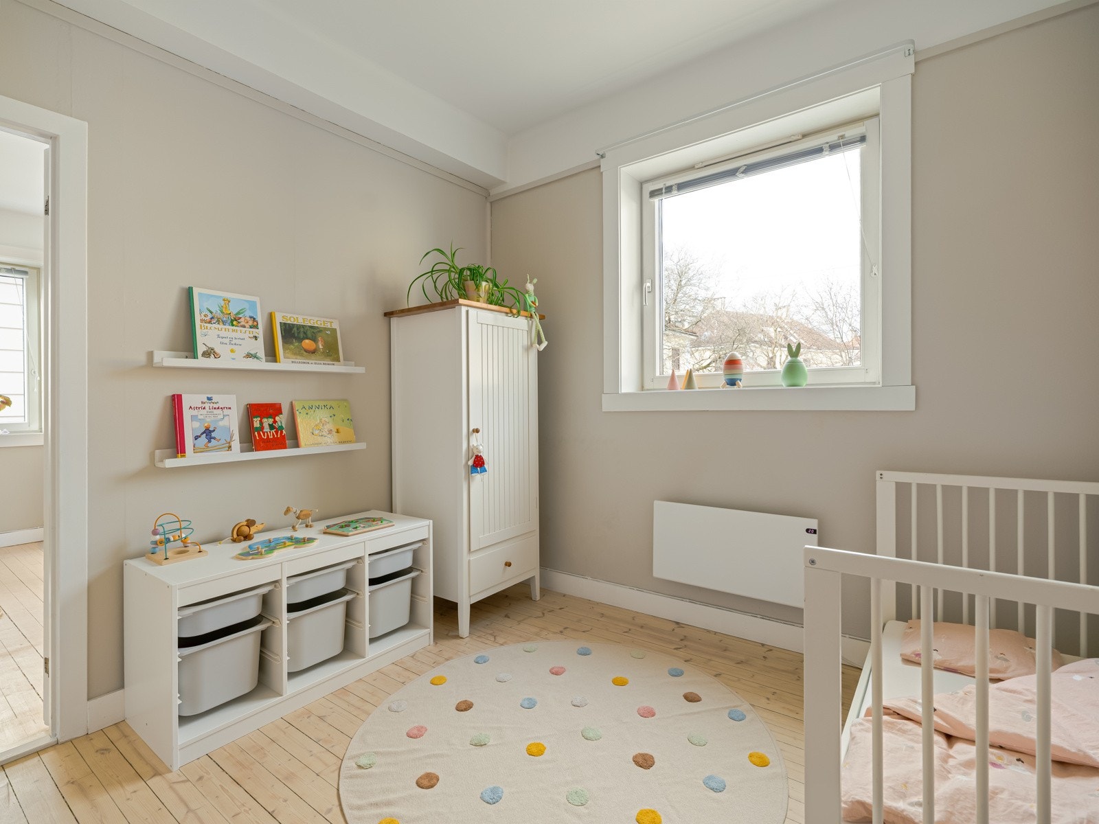 Andre i borettslaget har leid ut dette rommet til en venn eller venninne, så det er også mulig å innrede med dobbeltseng her. Galleribilde