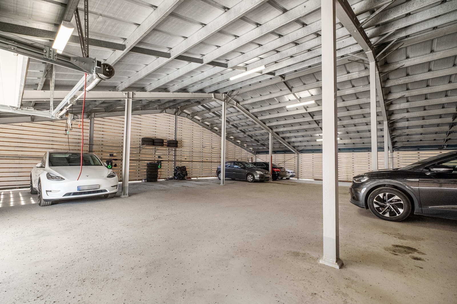 Fast garasjeplass med el.bil-lader. Galleribilde