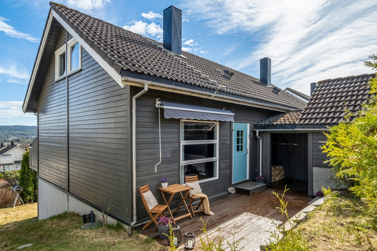 Lun velkomstterrasse med utebod. Galleribilde