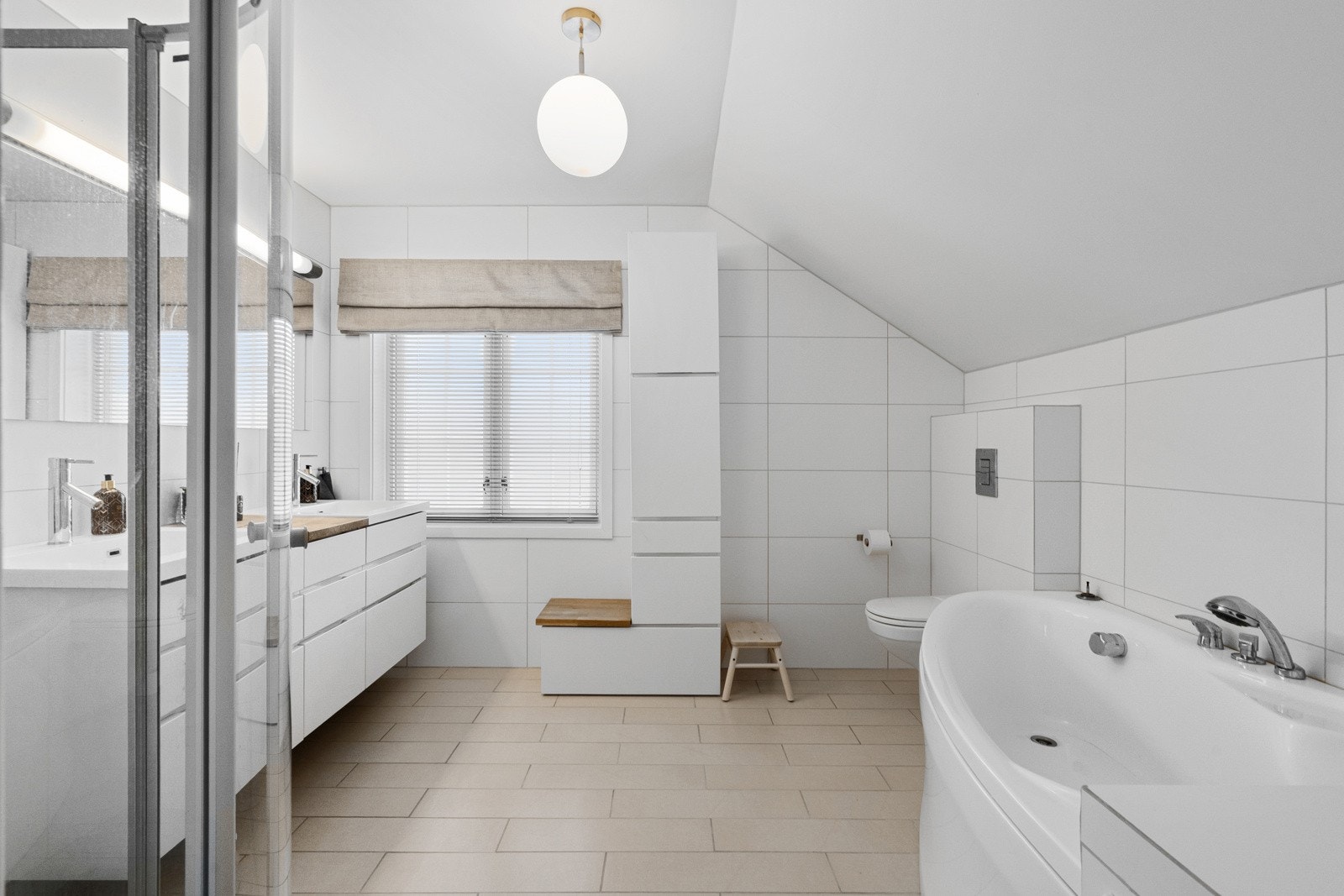 Badet har også badekar. Galleribilde