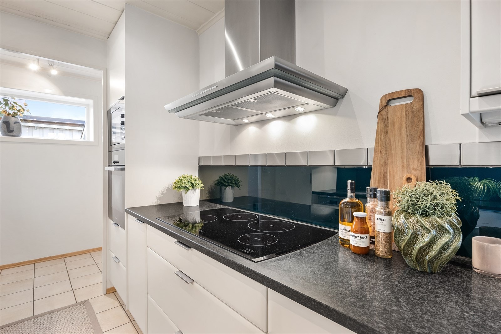 Kjøkkenventilator fra kvalitetsleverandøren Miele med avtrekk ut. Galleribilde