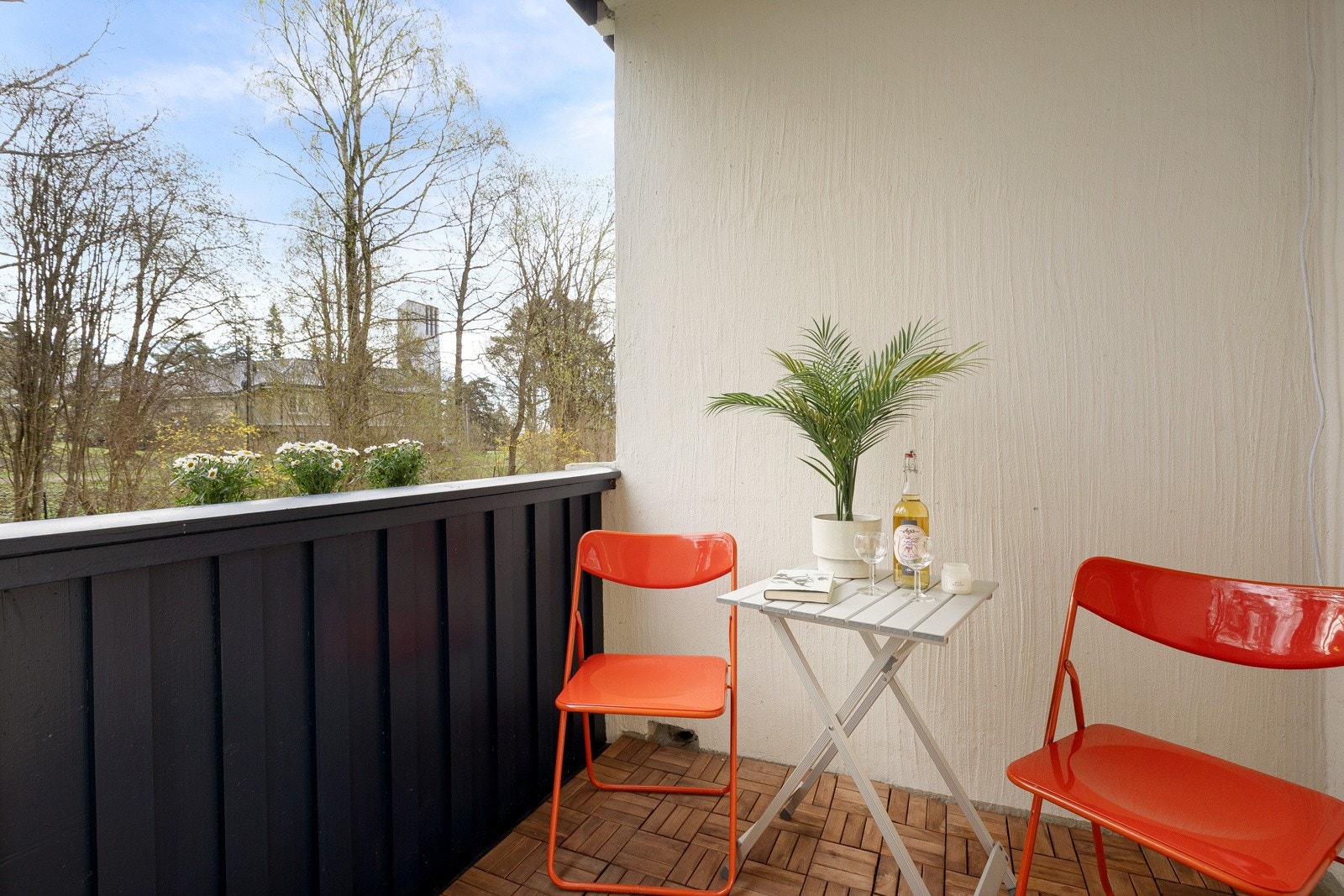 Østvendt balkong på 3,4 kvm. med formiddagssol. Galleribilde