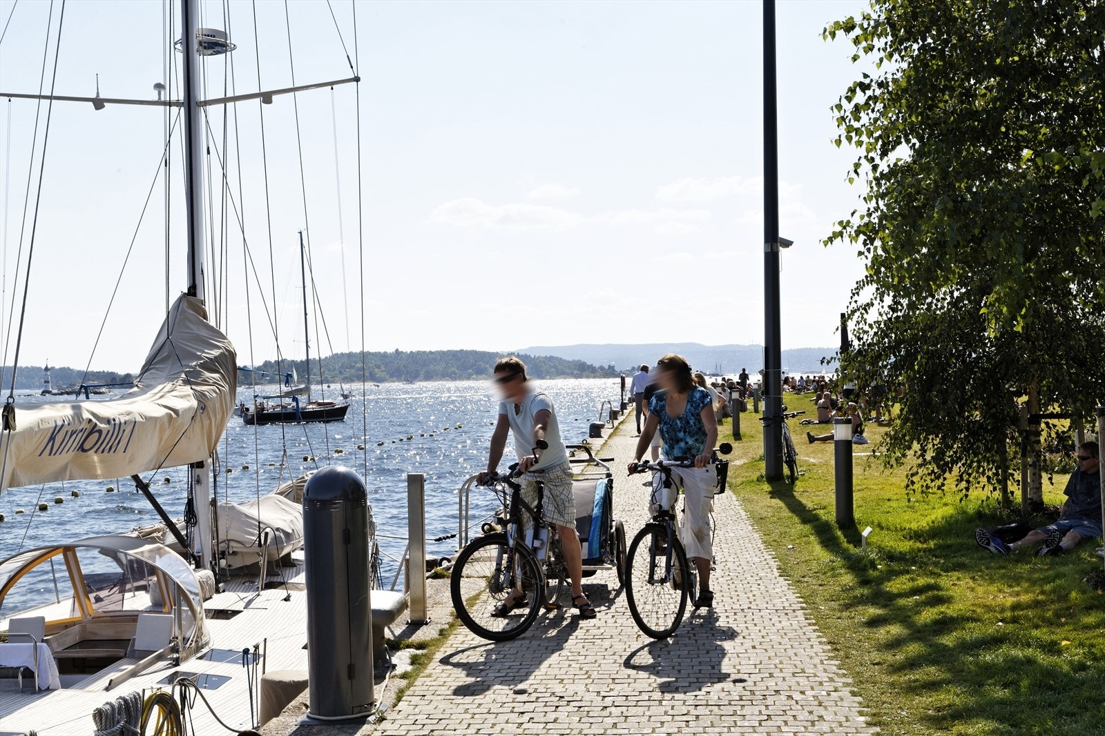 Flotte turmuligheter langs havnepromenaden Galleribilde