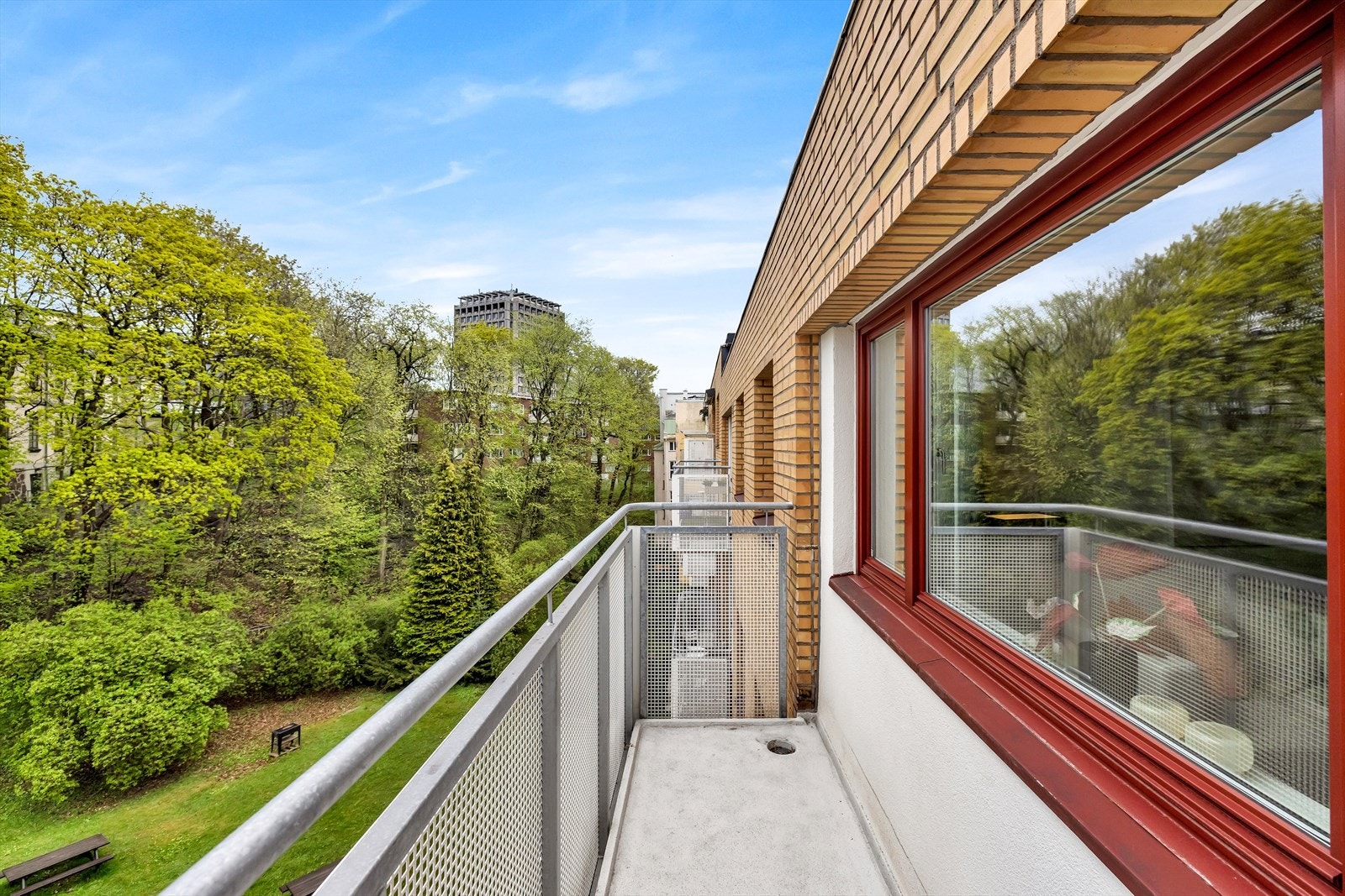 Balkongen er nordvestvendt og måler ca. 3,6 kvm. Galleribilde