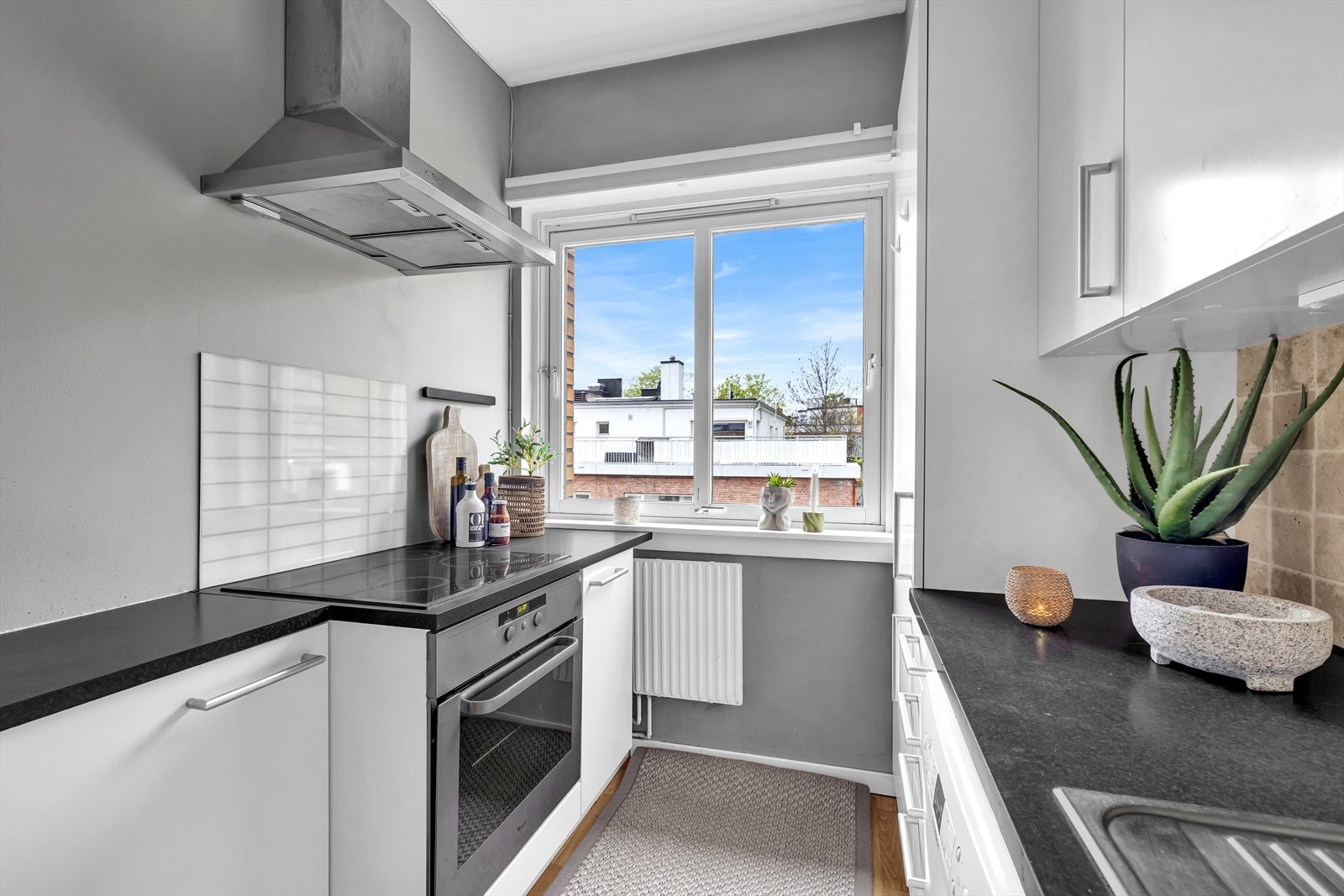 Her er det godt med skap- og benkeplass Galleribilde