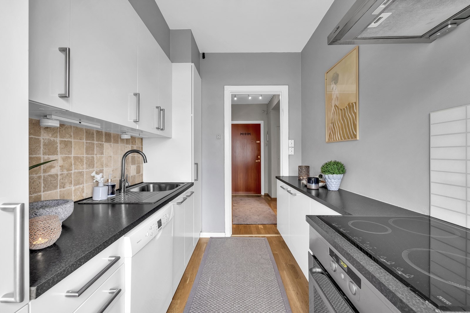 Ved å flytte kjøkkenet inn i stuen kan man enkelt opprette boligens andre soverom Galleribilde