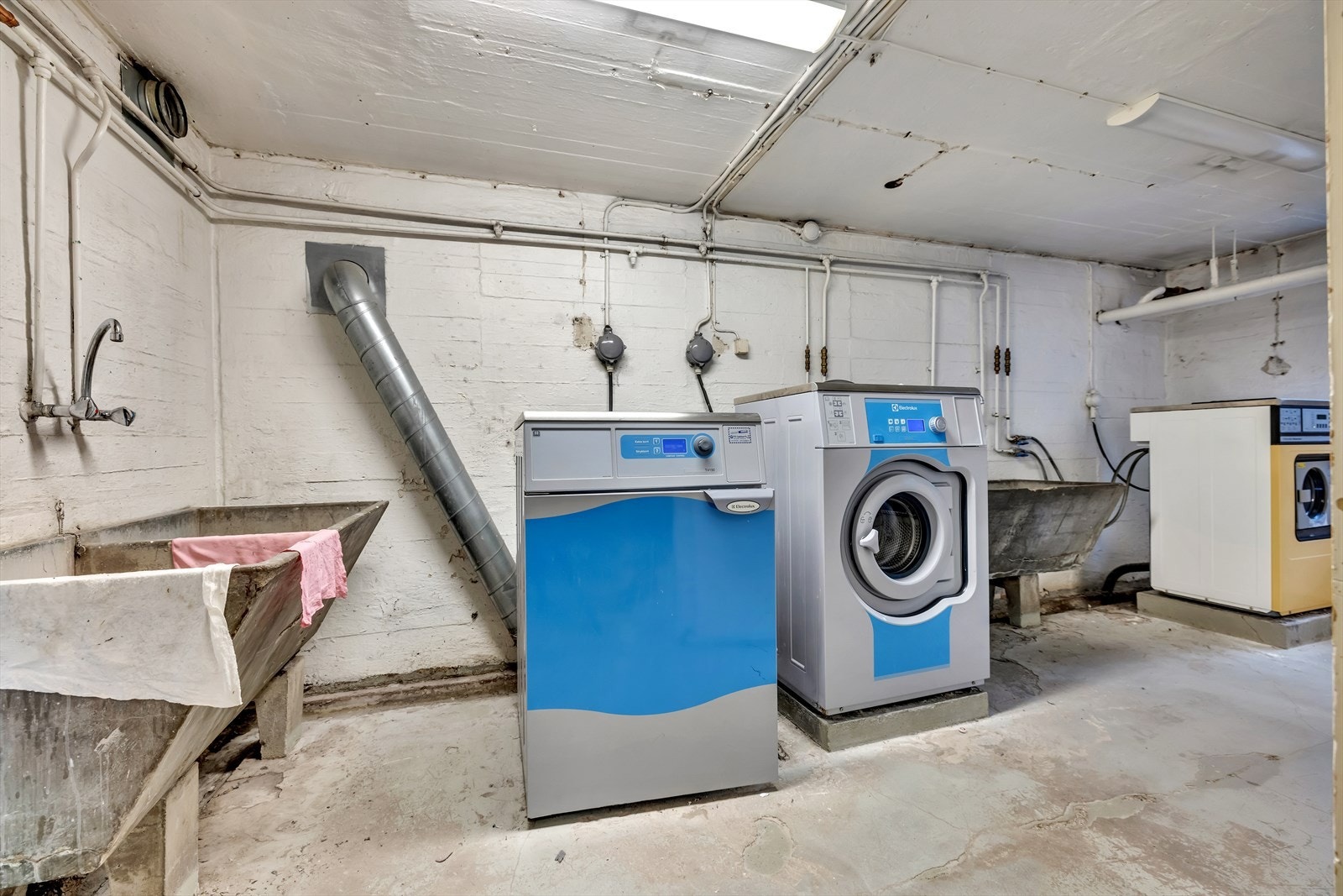 Fellesvaskeri i første etasje for gårdens beboere Galleribilde