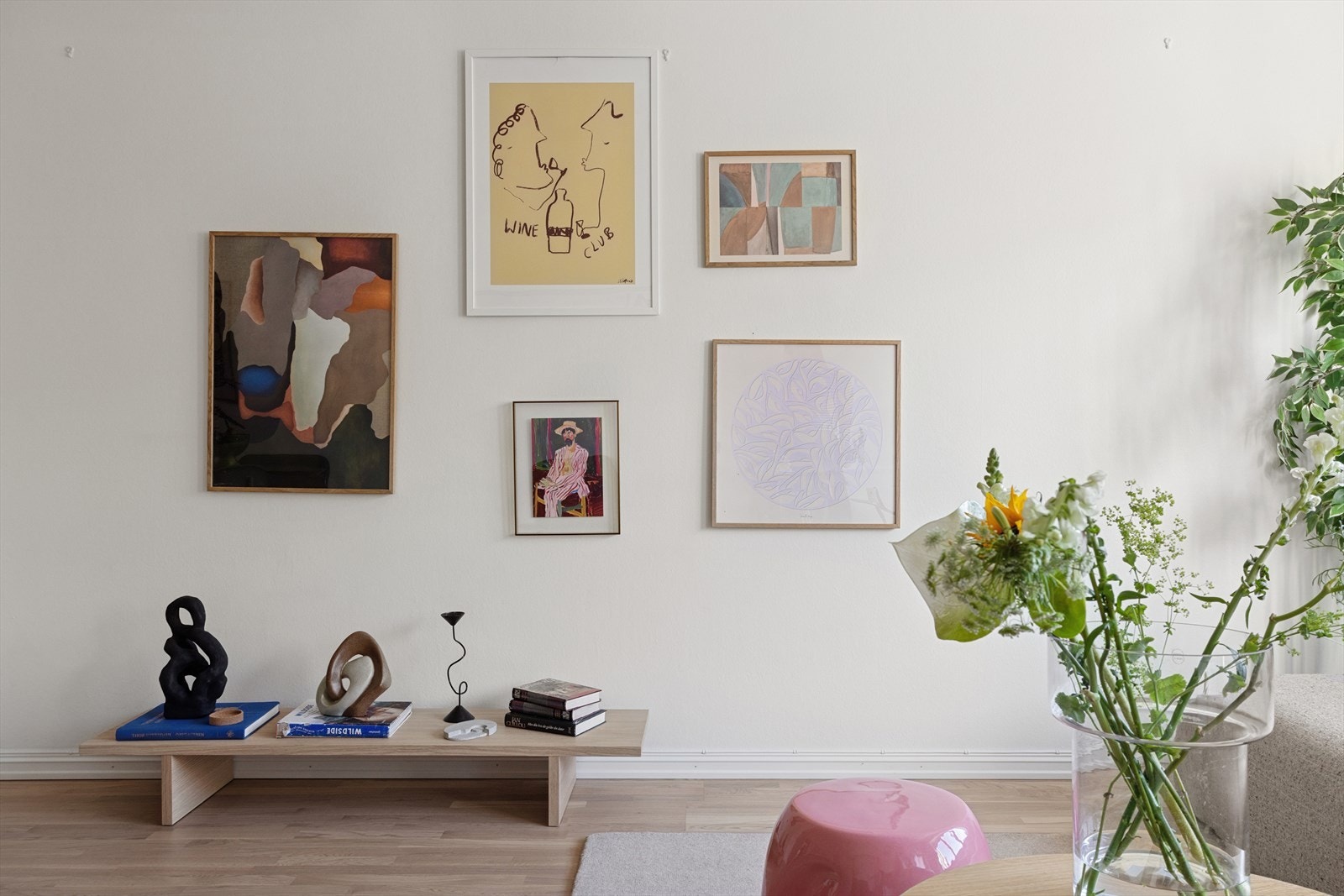 Leiligheten er lys og innbydende, med god standard og praktisk planløsning. Galleribilde
