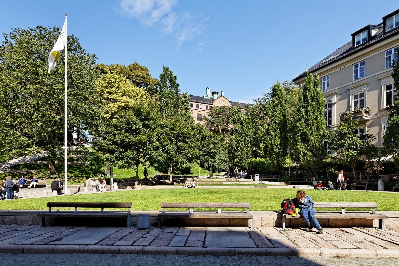 Pilestredet Park består av flotte grøntområder hvor lange solfylte dager kan nytes Galleribilde