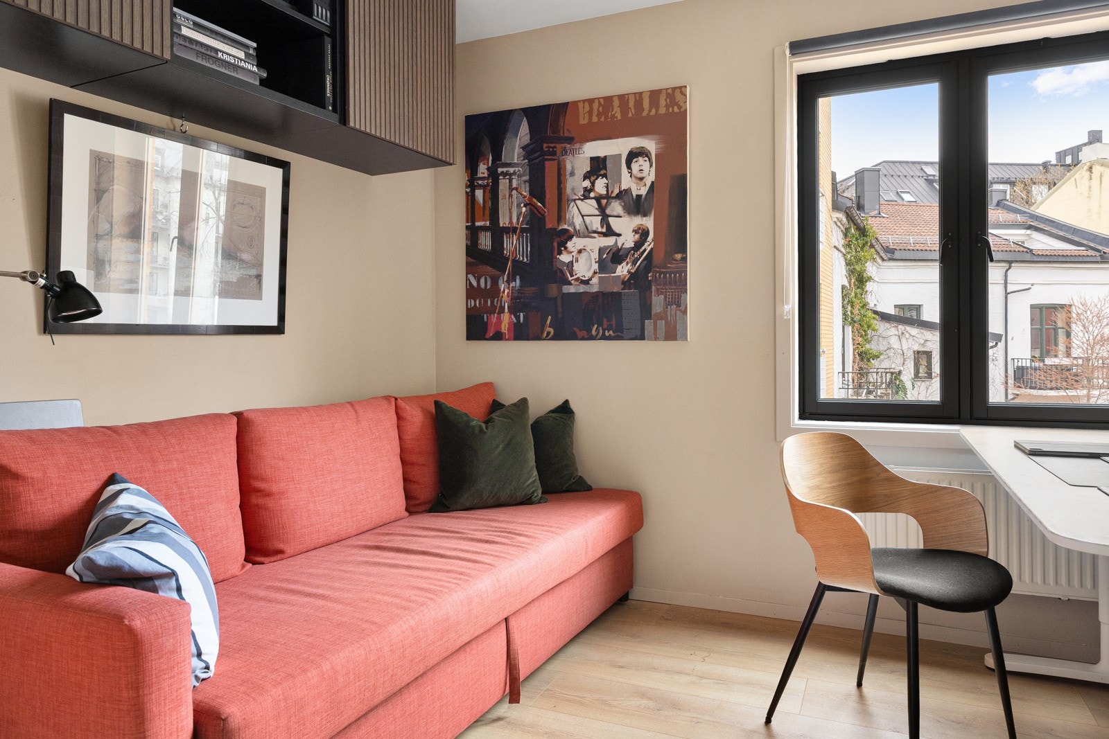 Leiligheten har i tillegg to ekstra soverom som egner seg utmerket som gjesterom, barnerom, hjemmekontor alt etter behov. Galleribilde