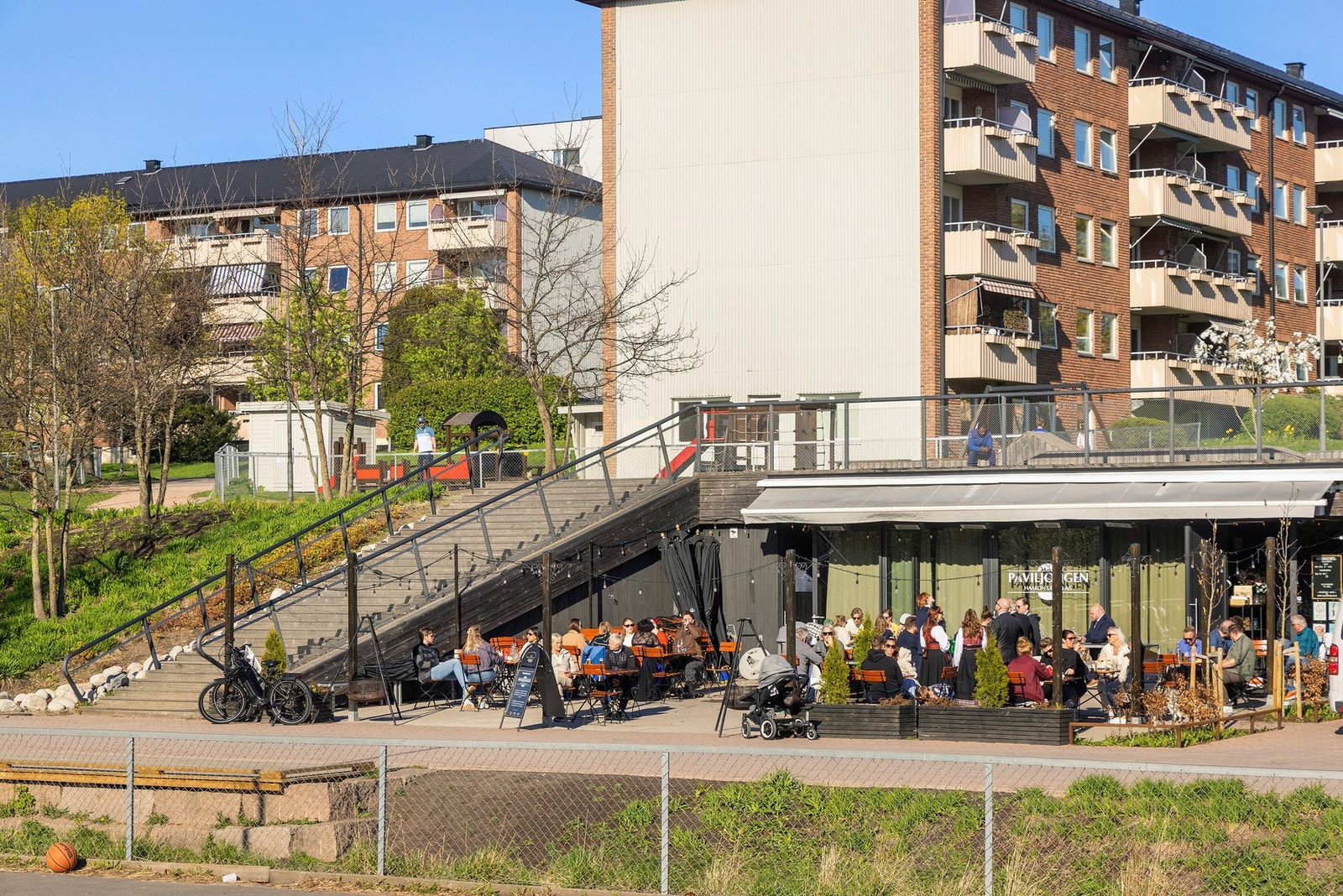 Selgerne har hatt skikkelig glede av nabolagsrestauranten. Galleribilde