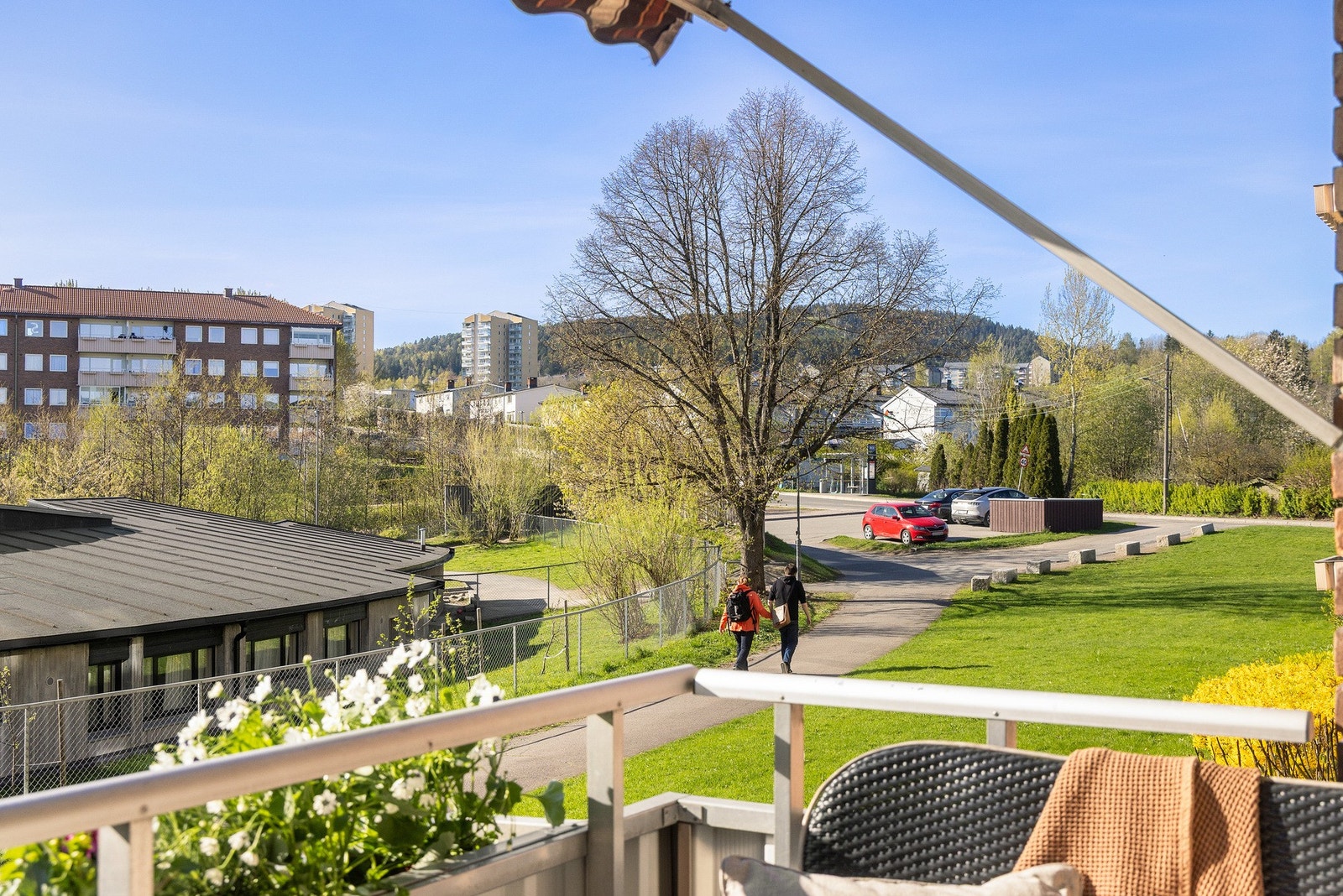 Over stien er Bjerkedalen barnehage. Du har altså ingen faste gjenboere fra leiligheten her. Galleribilde