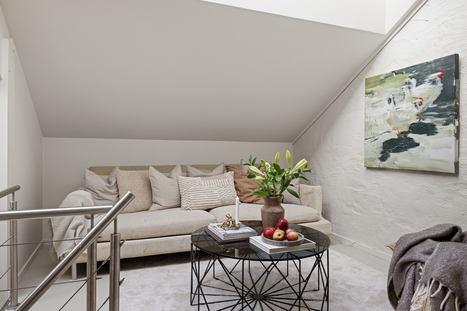 Her er det god plass til en romslig sofagruppe eller sovesofa, noe som gjør den godt egnet som både TV-stue, ekstra soveplass for gjester eller hjemmekontor. Galleribilde
