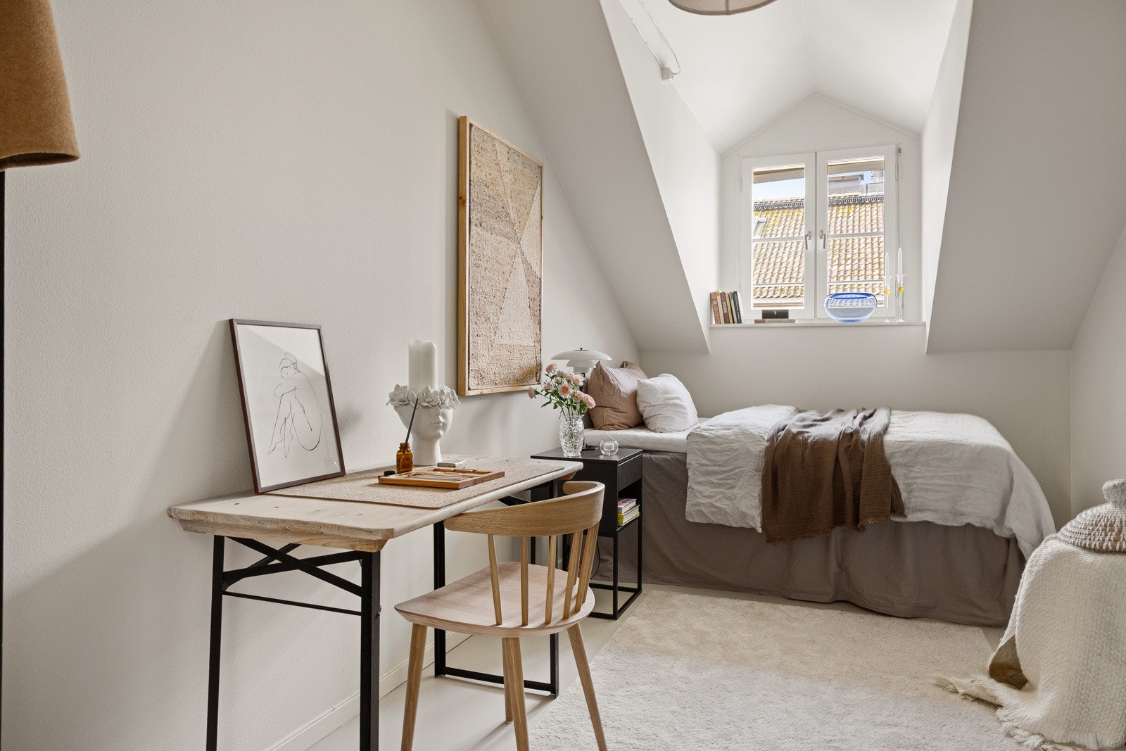 Soverom 2 brukes i dag som gjesterom, men egner seg like godt som kontor, garderobe eller barnerom - alt etter behov. Galleribilde