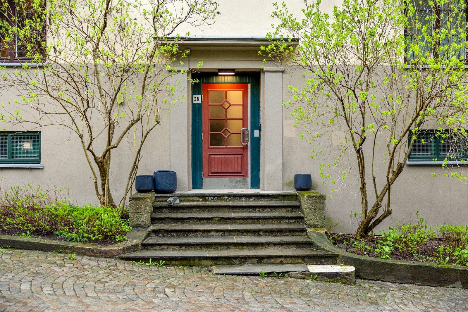 Bygården ligger i et sentralt og svært ettertraktet område på Alexander Kiellands plass i Oslo, rett ved Ulvetrappen. Galleribilde