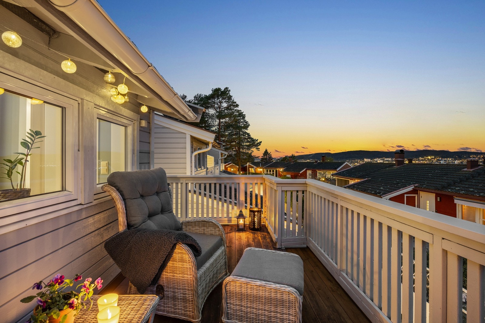 Len deg tilbake og nyt kveldsbildene Galleribilde