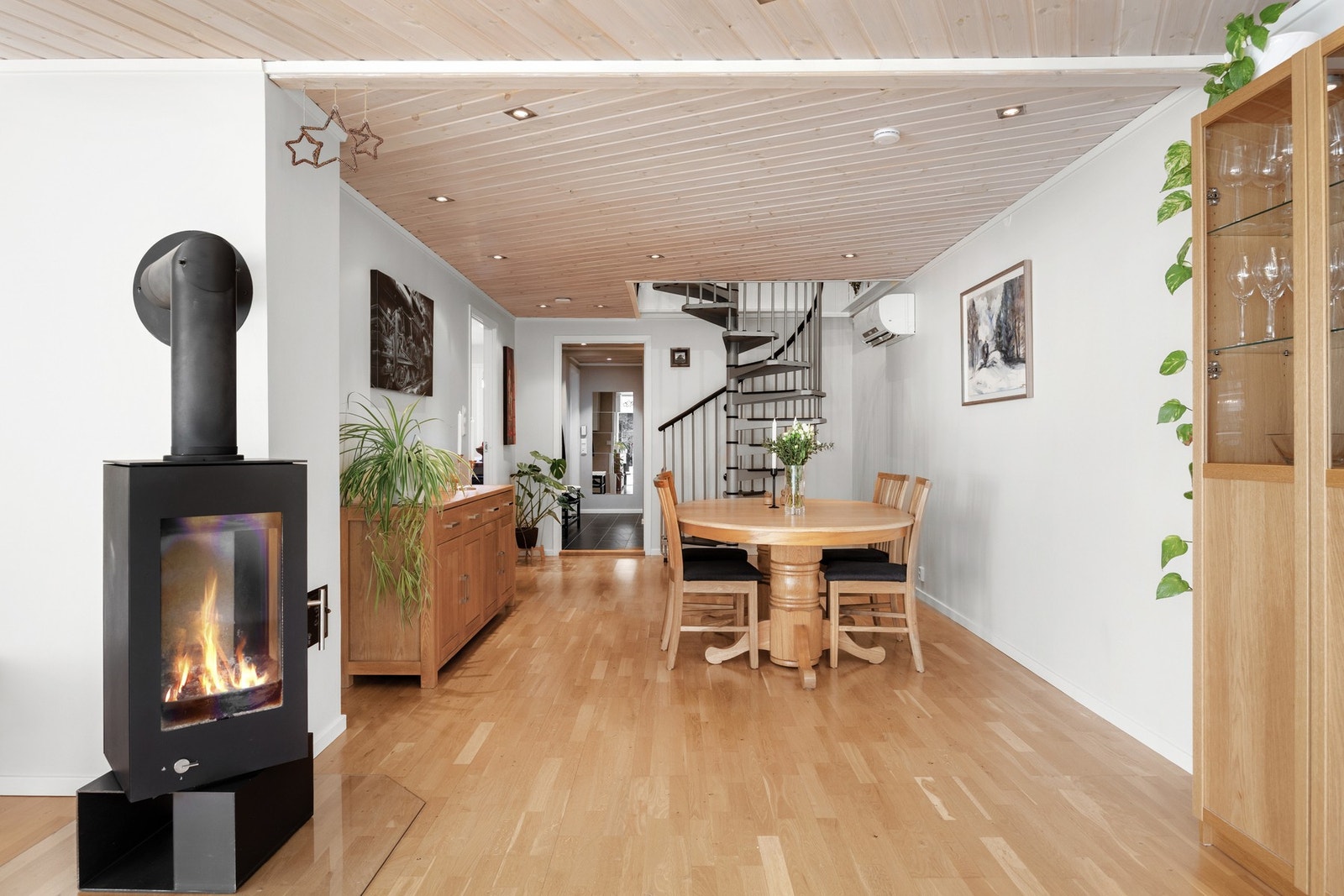 Det er også installert en varmepumpe for jevn komfort gjennom de ulike årstidene. Galleribilde