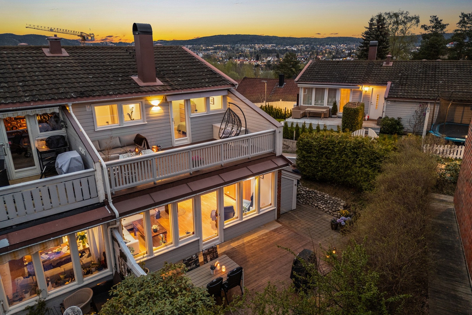 I tillegg finner du er romslig terrasse i øvre etasje Galleribilde