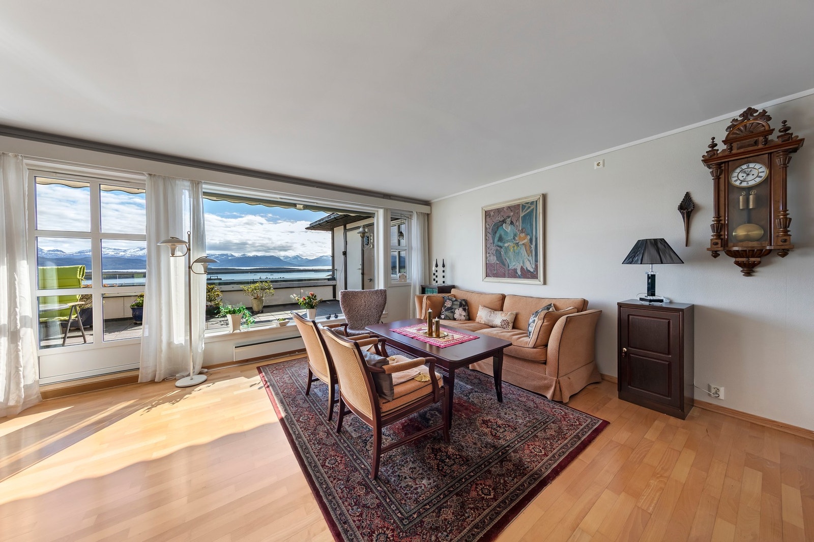 Stor toppleilighet med tre soverom Galleribilde