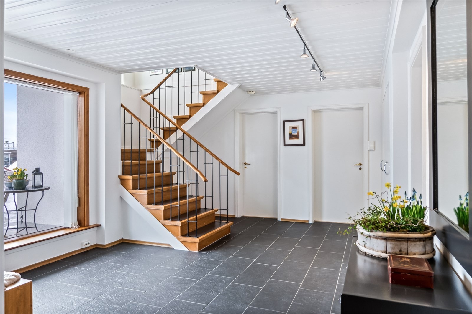 Deilig og åpent areal, integrerte garderobeløsninger. Galleribilde
