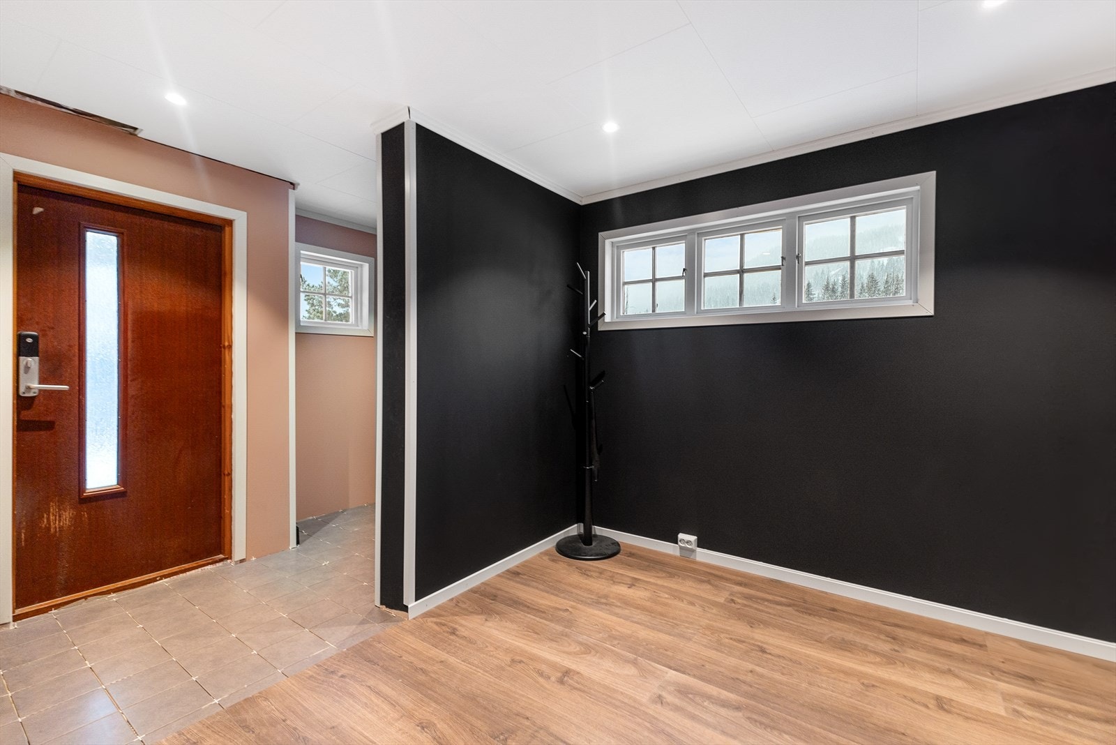 Romslig entre. Galleribilde