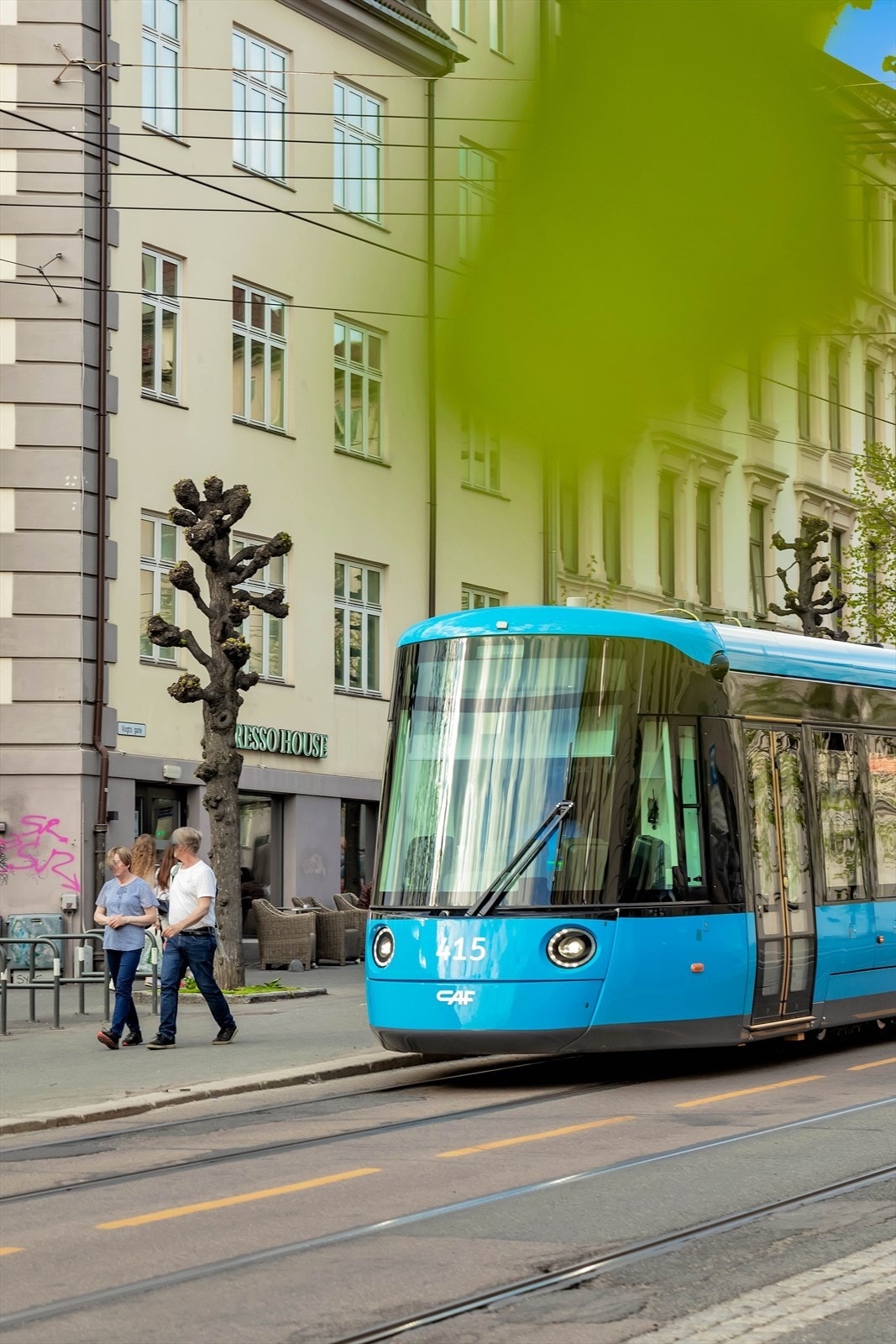 Området har et meget godt kollektivtilbud, og det er både buss- og trikkestopp i umiddelbar nærhet. Nærmeste holdeplass er Torshov som ligger bare noen minutter unna leiligheten. Galleribilde