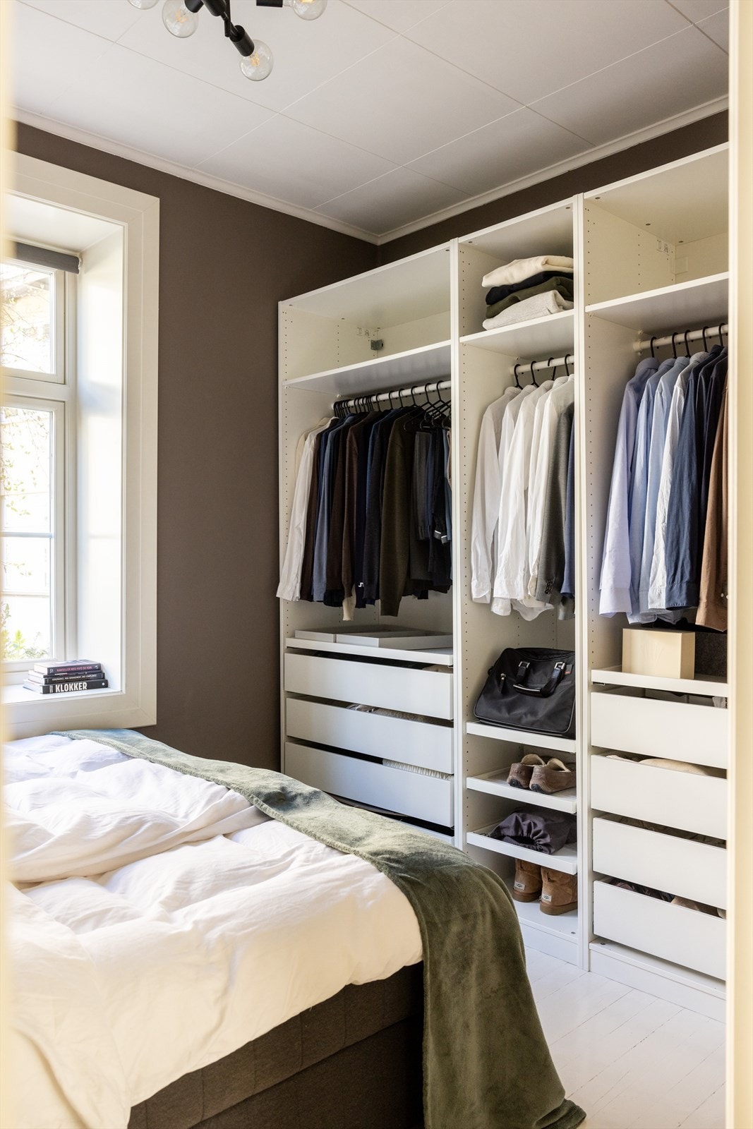 Det er montert PAX-garderobe på soverom. Galleribilde