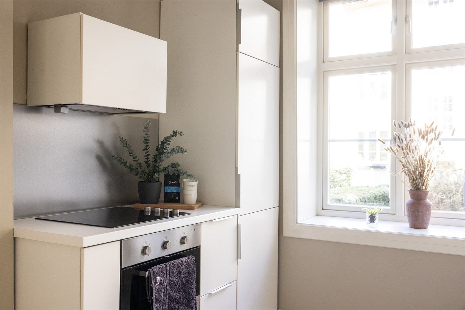 Ventilator med kullfilter over kokeplass. Galleribilde