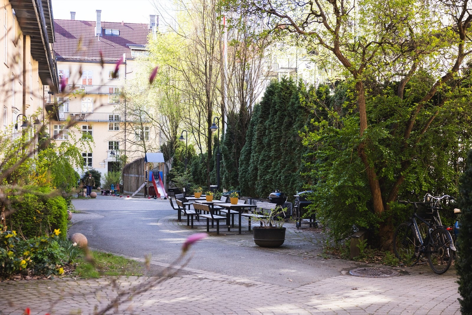 Borettslaget har en pent opparbeidet, hyggelig bakgård. Galleribilde