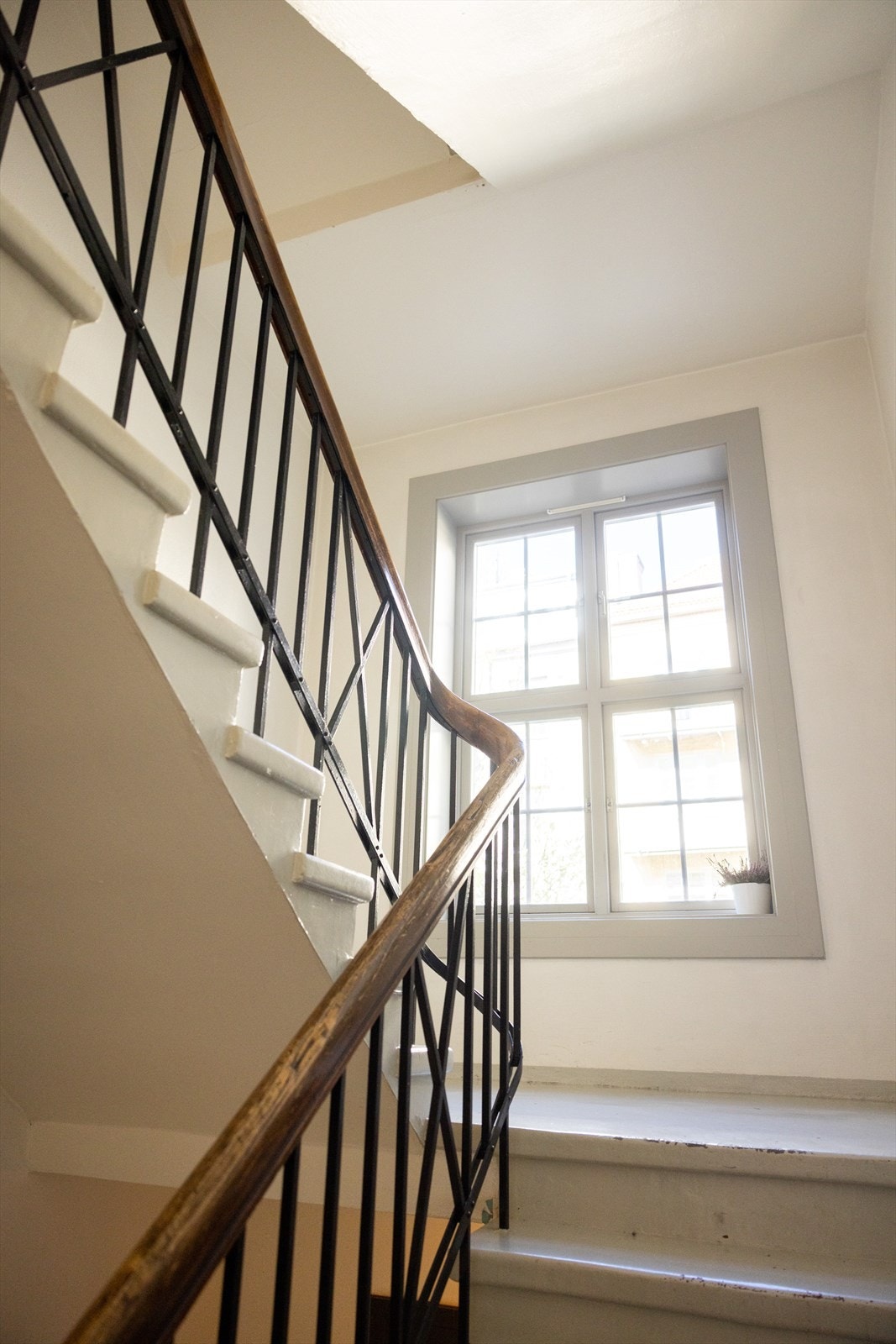 Leiligheten har adkomst via felles trappeoppgang. Galleribilde