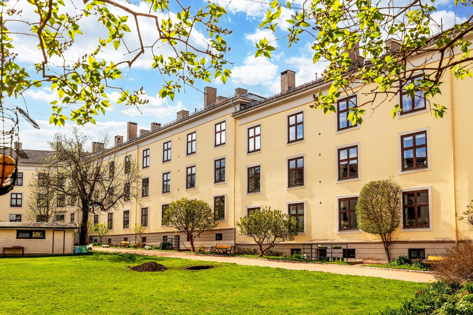 Her har vi gleden av å presentere en sjarmerende leilighet med en meget attraktiv beliggenhet på St. Hanshaugen. Galleribilde