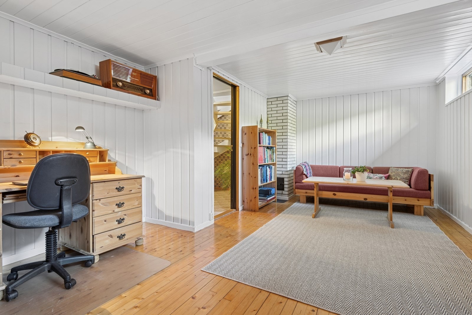 Hobbyrom nede i kjelleren med mange muligheter til møblering. Galleribilde