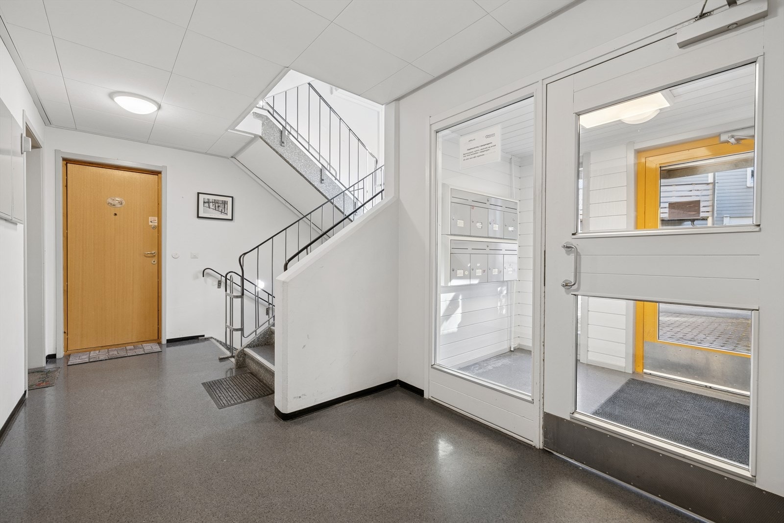 Leiligheten har en enkel og trappefri adkomst, beliggende i 1.etasje. Galleribilde