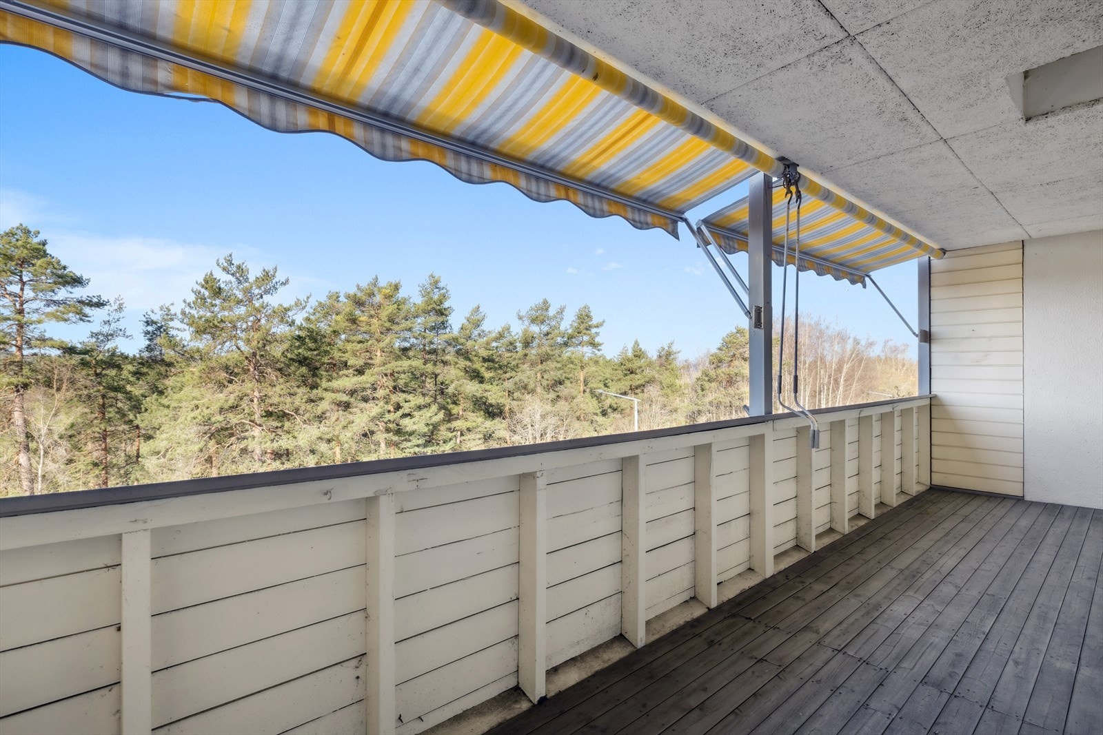 Her er det god plass til å innrede til en koselig balkong med spise- og sittegruppe. Balkongen har også en utvendig bod på 2,2 kvm. Galleribilde