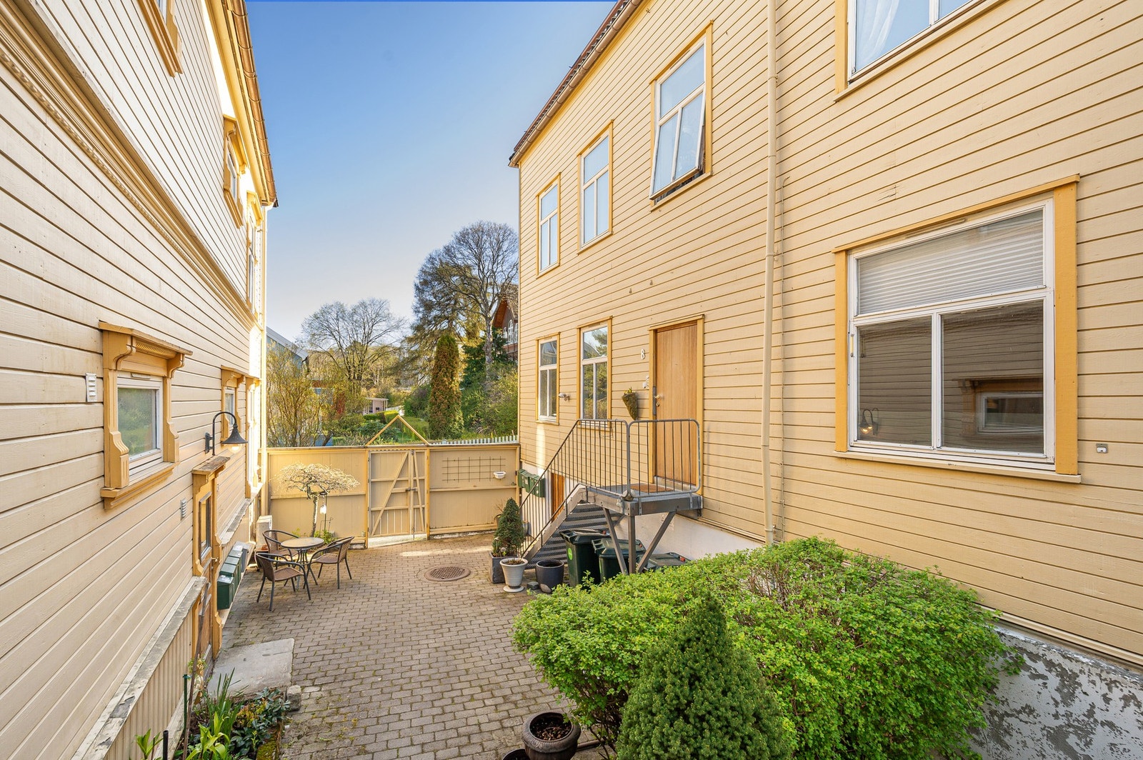 Inngang til leiligheten fra bakgården mellom 30 A og B Galleribilde