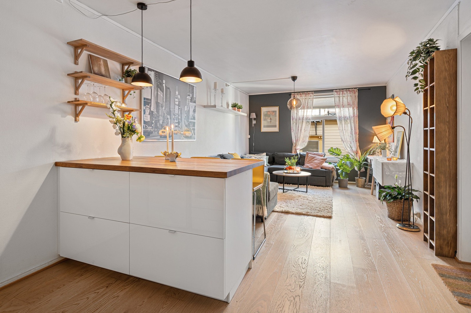 EiendomsMegler 1 ved Markus Tangvik har gleden av å presentere en flott 2-roms leilighet i Rosenborg gate 30 B. Foto: Krokstad&Nervik. Galleribilde