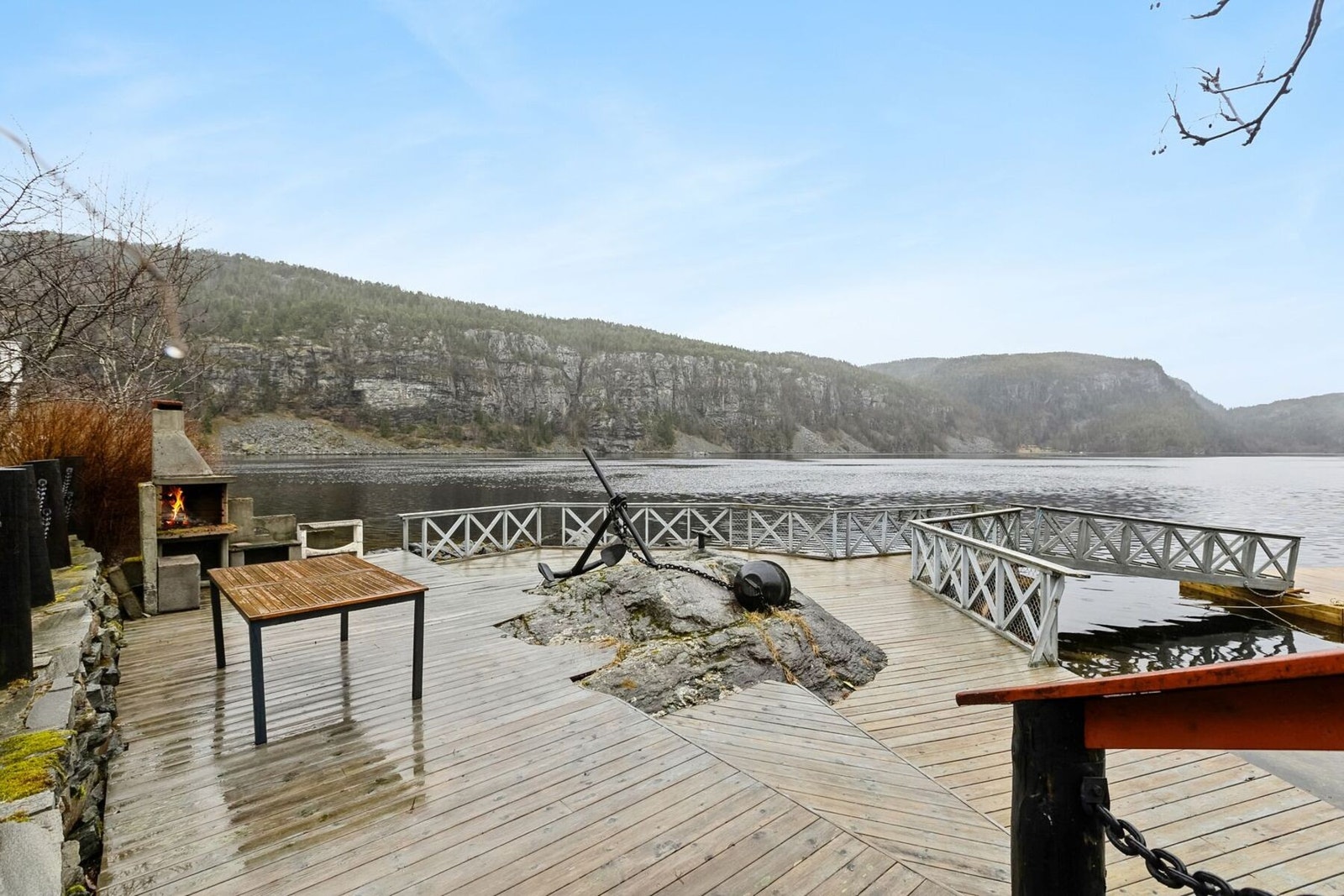 Fantastisk utsikt over sjøen og ypperlige solforhold. Galleribilde