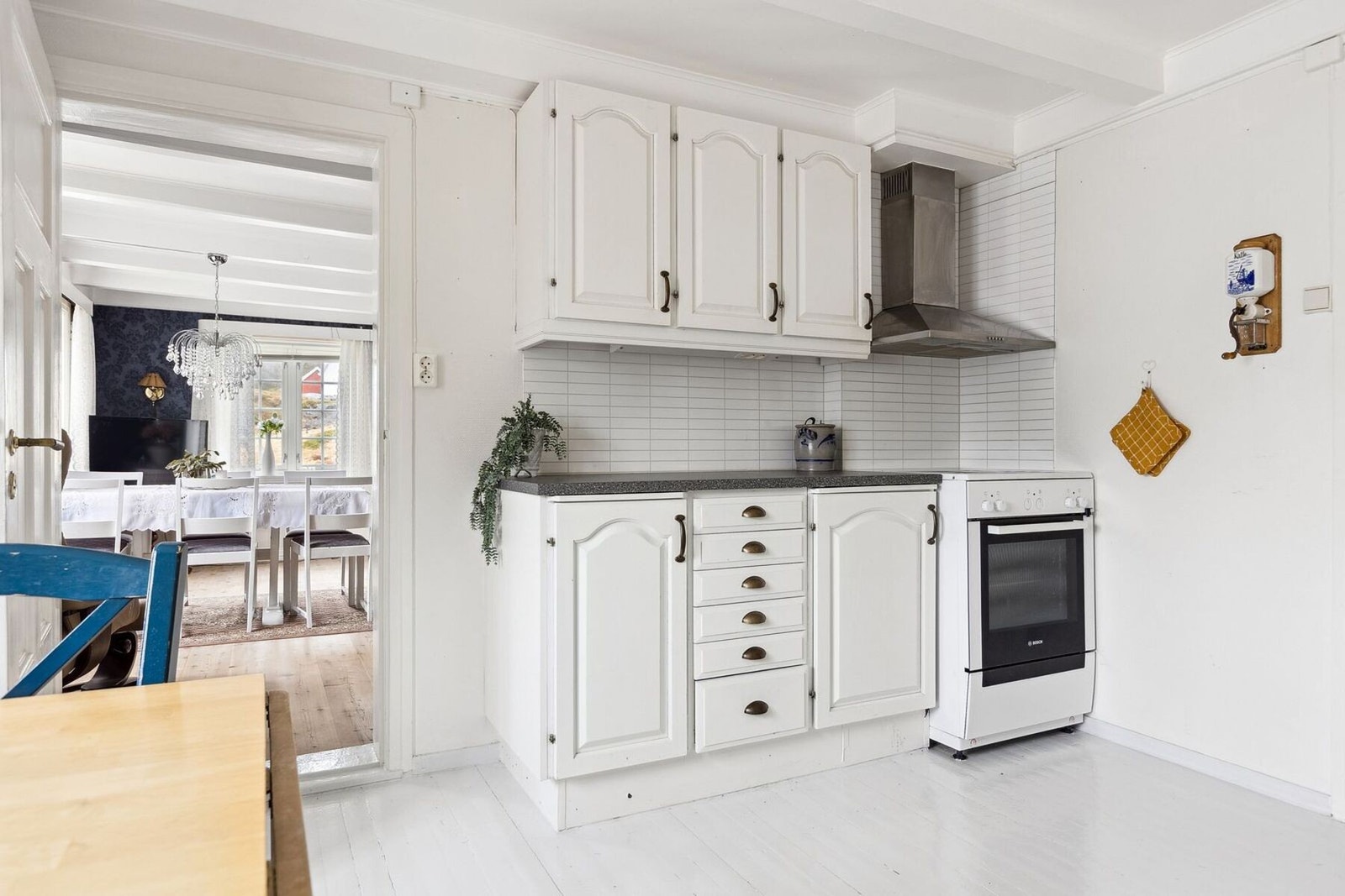 Koselig kjøkken som måler 12 kvadratmeter. Galleribilde