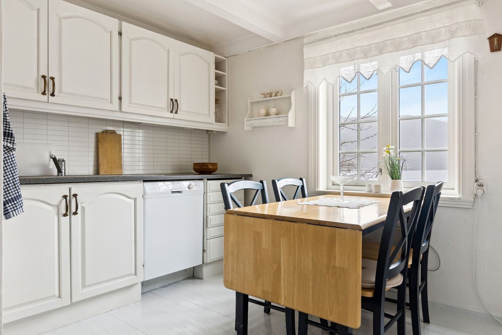 Kjøkkenet har blitt vurdert til tilstandsgrad 1 av takstmann. Galleribilde