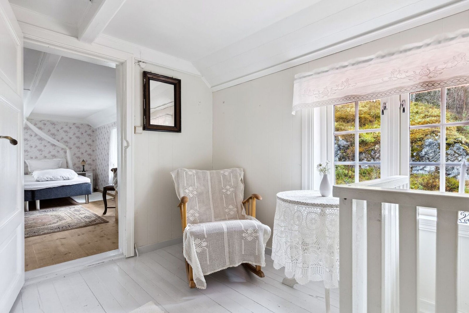 Boligens andre etasje inneholder gang, samt 4 romslige soverom. Galleribilde