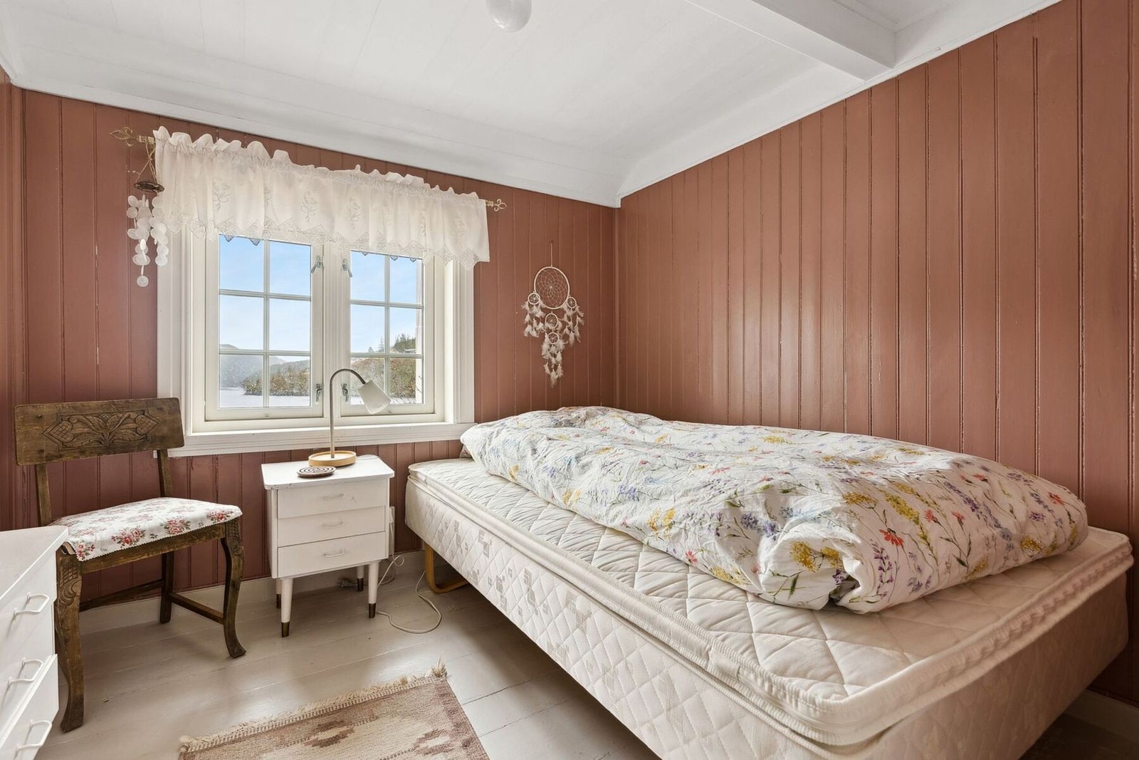 Soverom som måler 5,5 kvadratmeter. Galleribilde