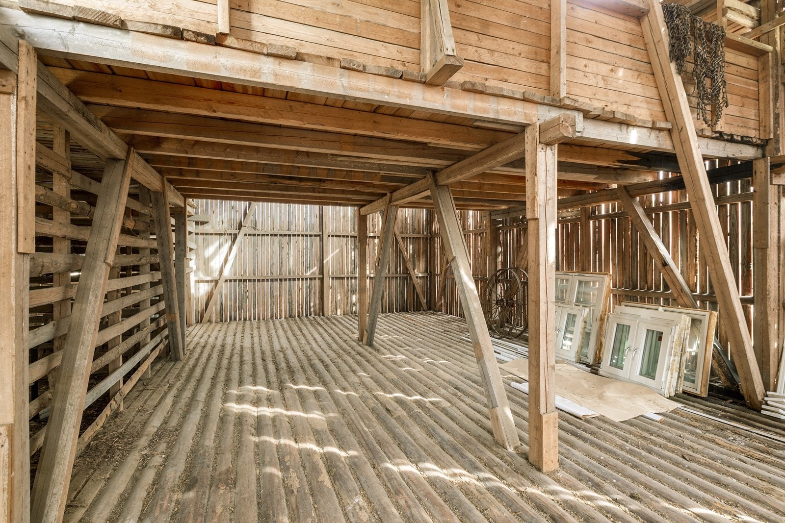 Låven innvendig Galleribilde