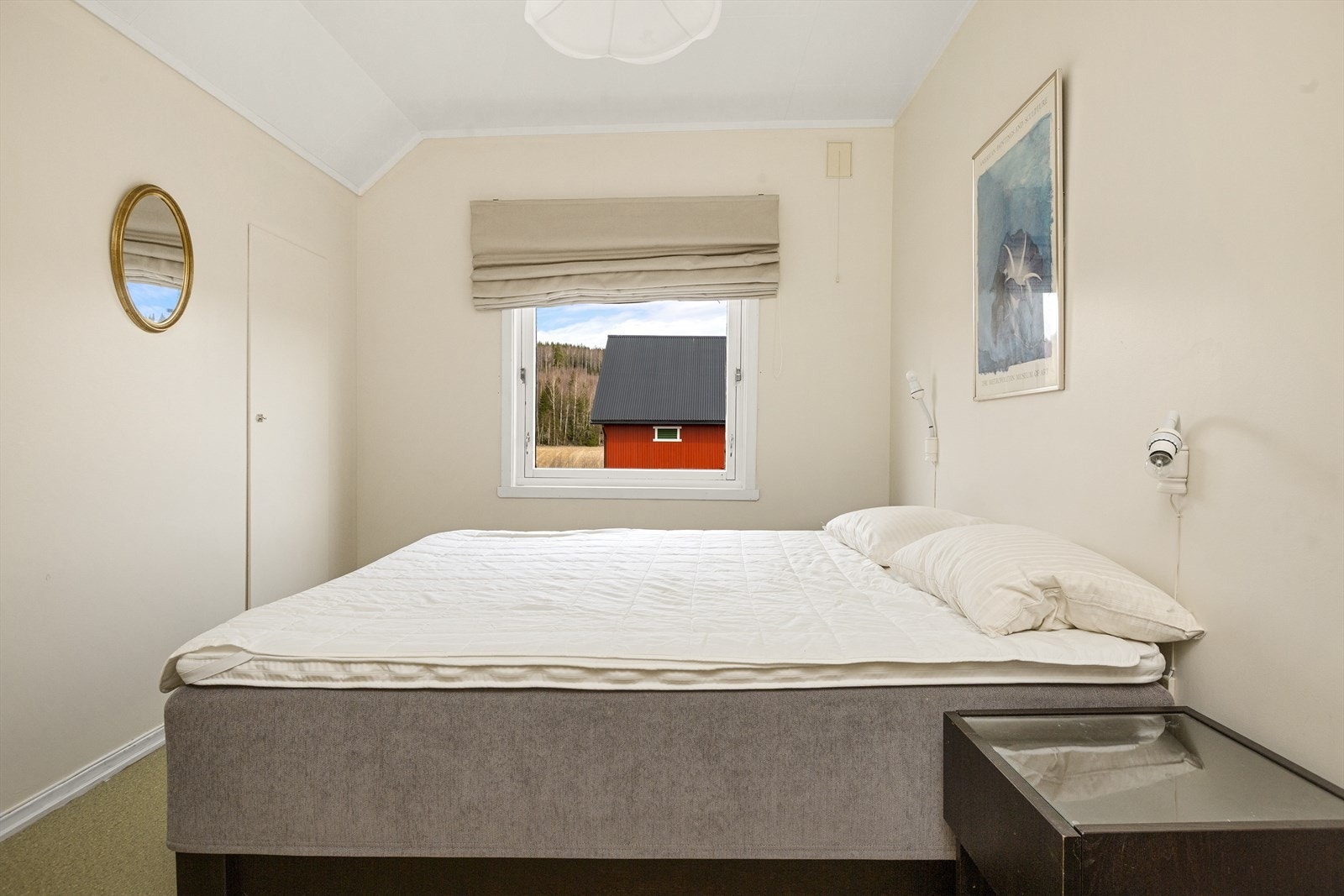 Boligen har til sammen 4 soverom, alle beliggende i loftsetasje. Galleribilde