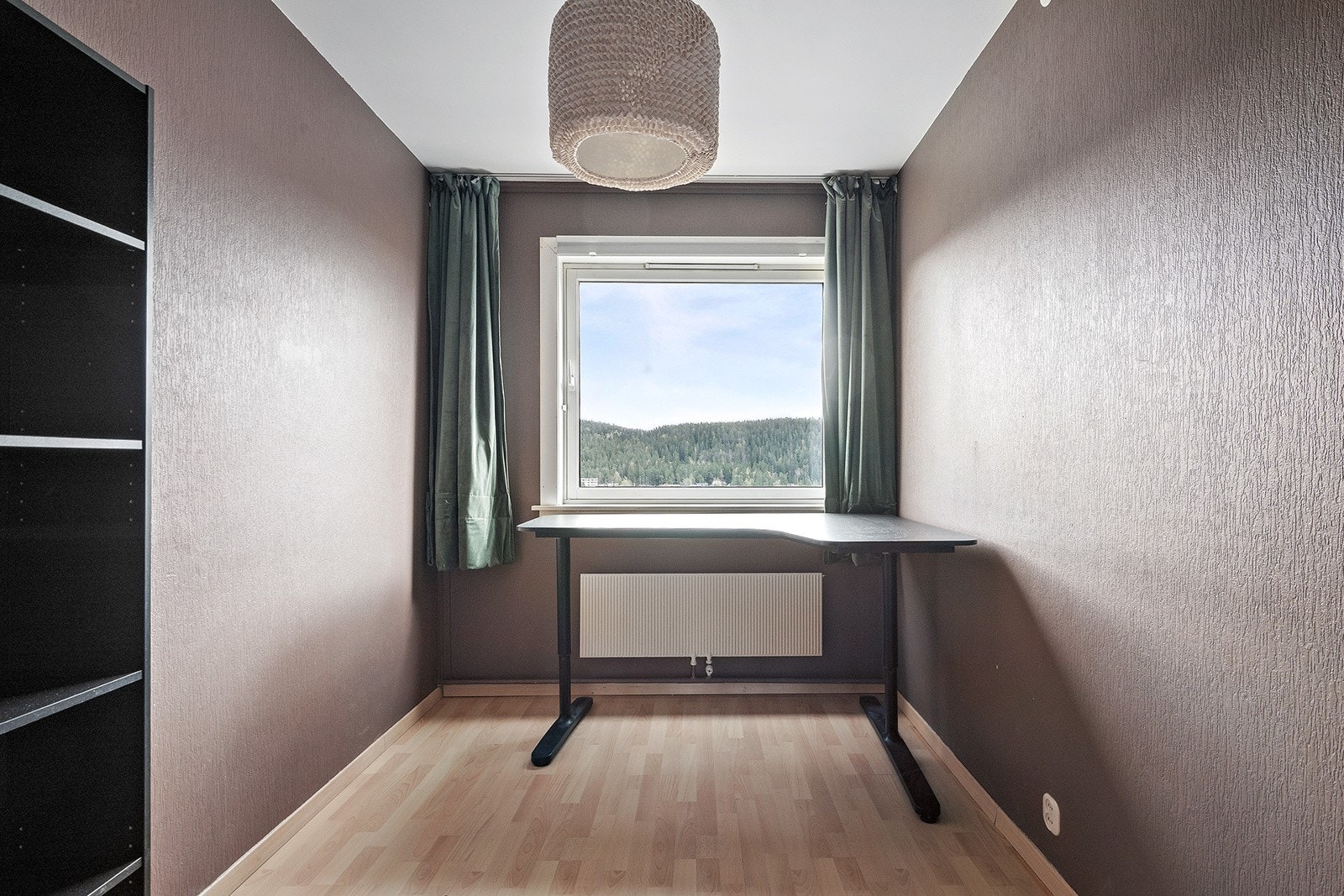 Soverom 3, lyst soverom som passer utmerket som barnerom/kontor. Galleribilde