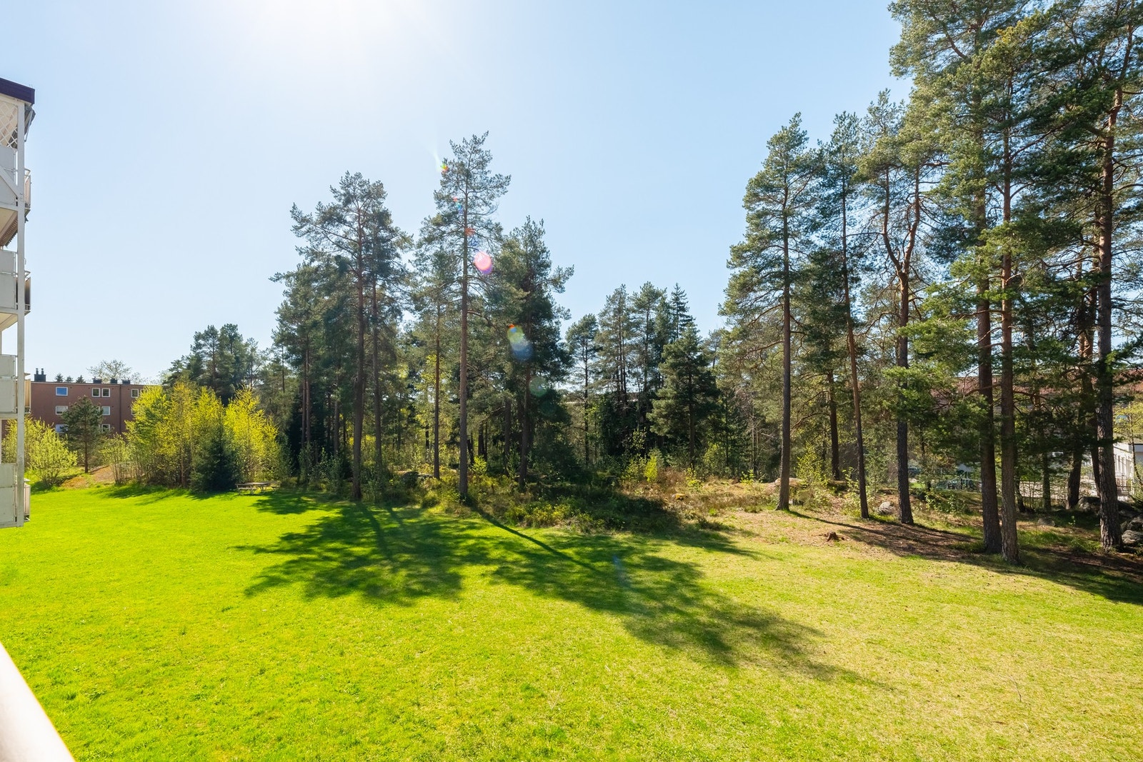 Solrik og attraktiv beliggenhet på populære Oppsal i et fint og barnevennlig boligområde. Galleribilde