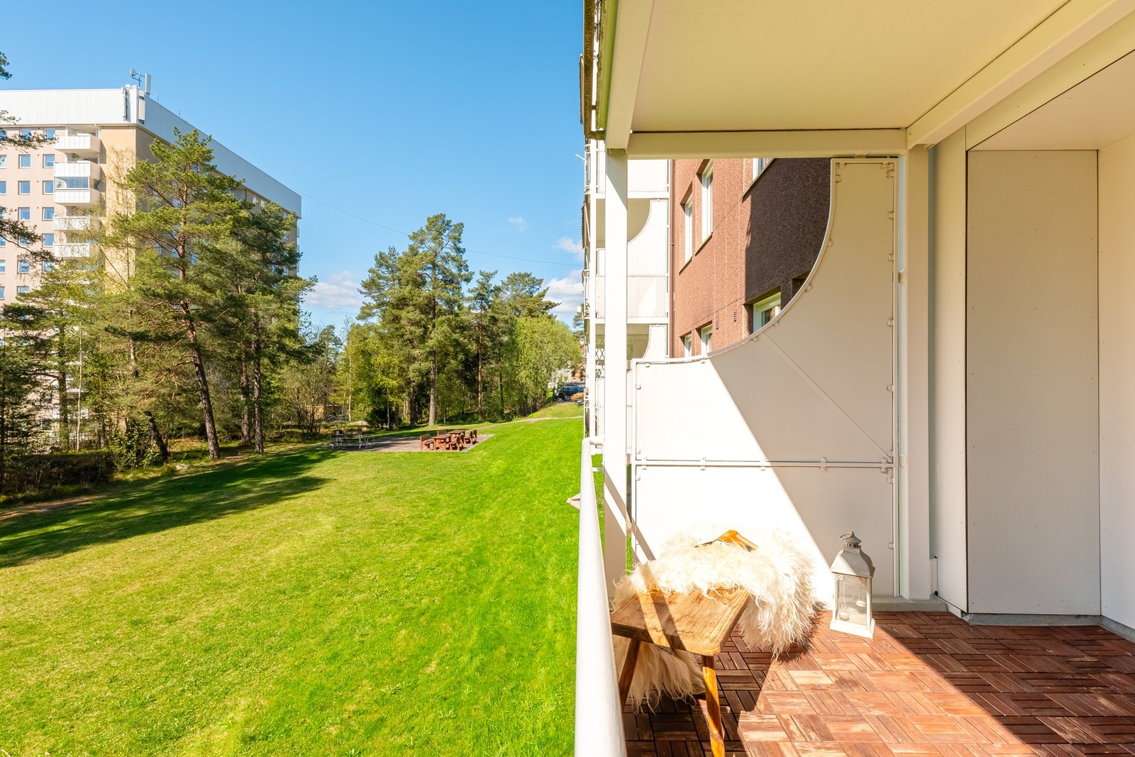 Balkongen er på ca. 8 kvm og har gode solforhold fra formiddagen og til kveldstid. Galleribilde