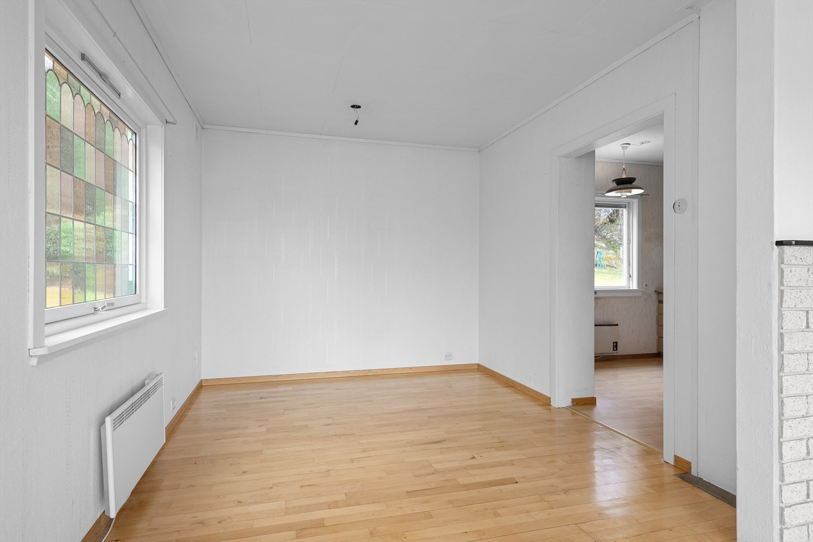 Spisestue i direkte tilknytning til kjøkkenet. Galleribilde