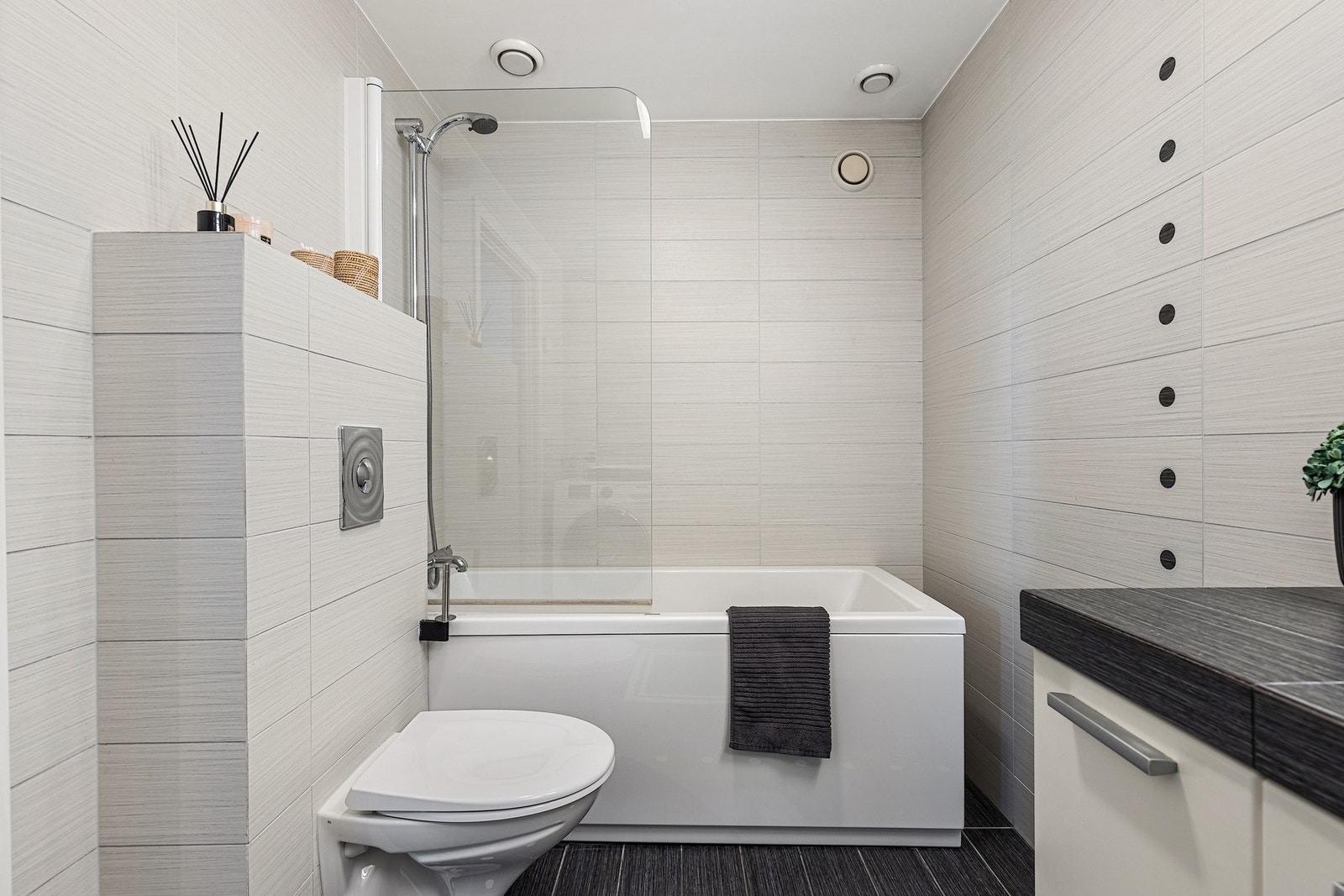 Bad2 er flislagt og har gulvvarme. Galleribilde