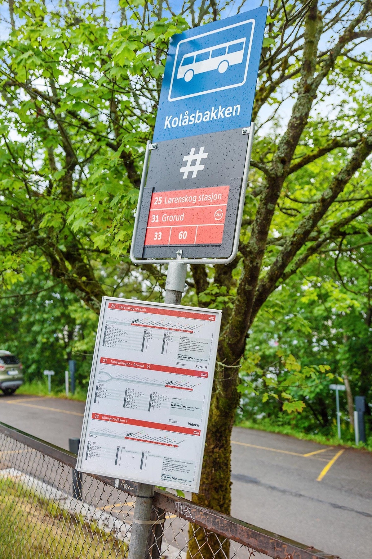 Bussholdeplass ligger kun få minutters gange fra boligen. Galleribilde